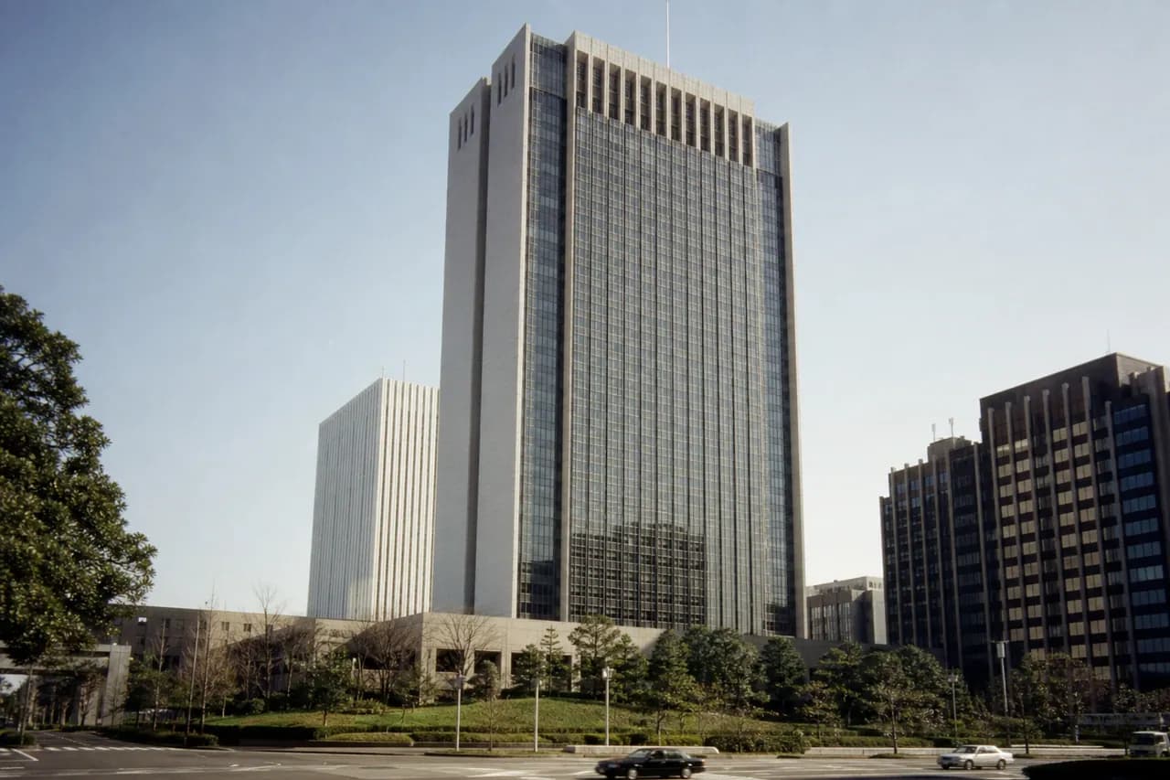 大手町本社ビル竣工